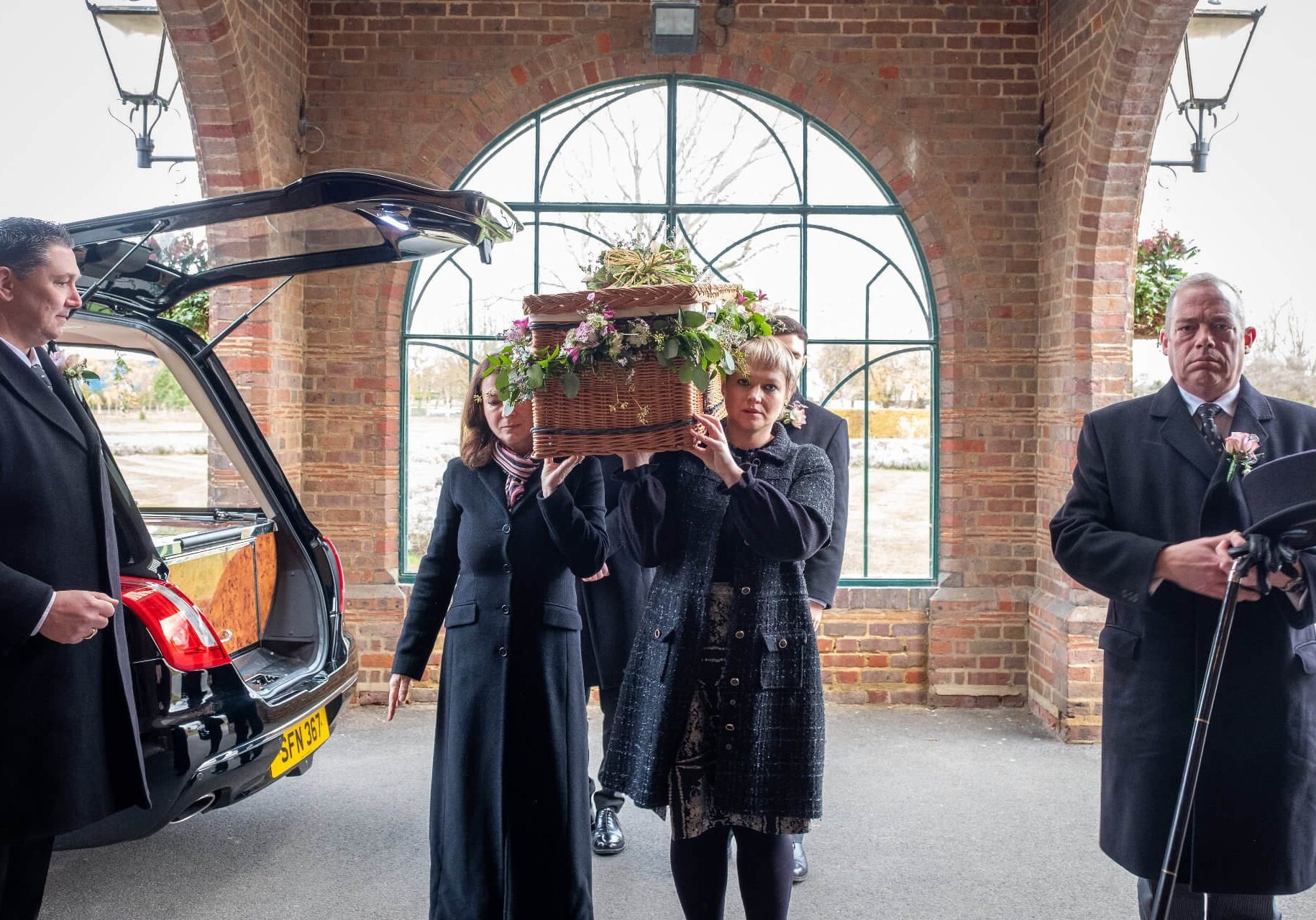 the-good-funeral-guide-zk5manINU7c-unsplash